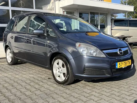 Opel Zafira 2.2 versnellingsbak defect Cruise control Climate control Trekhaak Navigatie versnelling