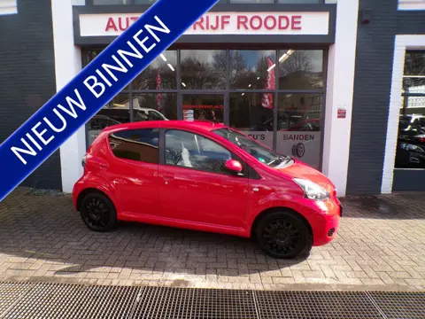 Toyota Aygo 1.0-12V Aspiration Red Navigator AUTOMAAT,AIRCO,NIEUWE APK !!
