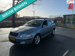 Skoda Octavia Combi 1.6 Ambiente NETTE AUTO RIJDT EN SCHAKELT GOED