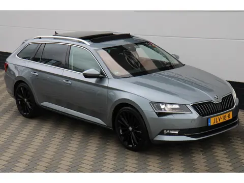 Skoda Superb 2.0 TSI DSG 220PK Laurin & Klement Pano Carplay!!