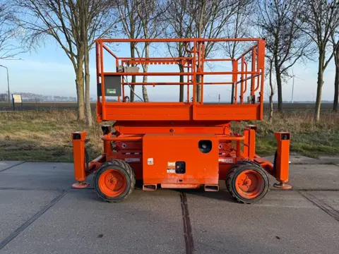 Skyjack SJ 6832 RT schaar hoogwerker 12 meter (bj 2017)