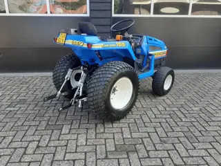 Iseki TU 155 minitrekker op brede gazonbanden