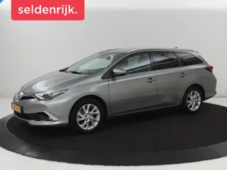 Toyota Auris 1.8 Hybrid Executive | 1e eigenaar |  Stoelverwarming | Camera | Keyless | Navigatie | 