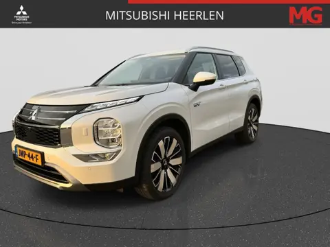 Mitsubishi Outlander 2.4 PHEV First Edition | Rijklaar | Demo | All Season Banden |