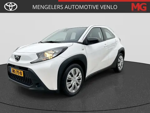 Toyota Aygo X 1.0 VVT-i MT Play RIJKLAAR | Airco | Camera | Cruise Control Adaptief | Navi via App