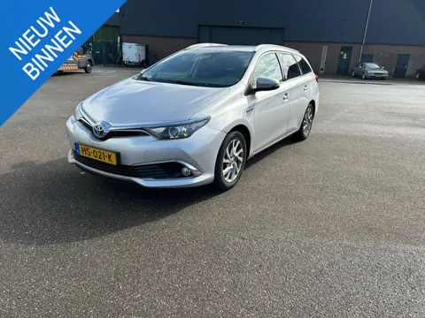 TOYOTA AURIS TOURING SPORTS 1.8 HYBRID EXECUTIVE I 2E PAASDAG OPEN I AUTOMAAT I TREKHAAK I P-CAMERA 