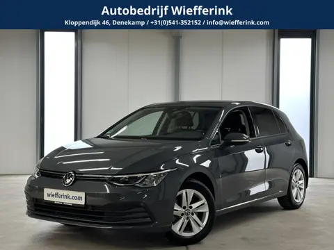 Volkswagen Golf 1.5 TSI Life 150 pk | Navi | PDC | Winter pakket | Trekhaak |