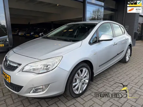 Opel Astra 1.6 Edition / Automaat / APK 3-2027