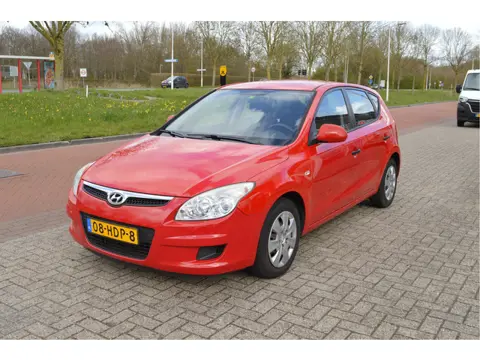 Hyundai i30 1.4i Active Cool NL-Auto / Airco / Correct onderh. / Blanke lak deels los