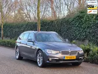 BMW 3-serie Touring Nbt EVO Apple CarPlay LM Velgen Trekhaak NAP NL Gave Kleur 320i Luxury Edition