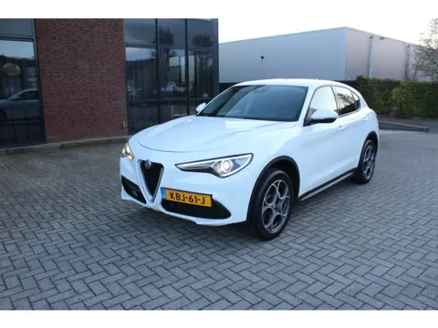 Alfa Romeo Stelvio 2.0 T AWD Super Leder-Navi-Memory-Carplay-Afn. Trekhaak. 16.000 KM !!