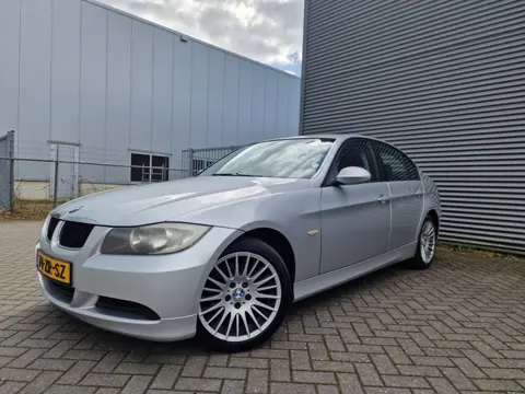BMW 3-serie 318d Business Line NAVI PSENSOR CRUISE 2 X SLEUTELS