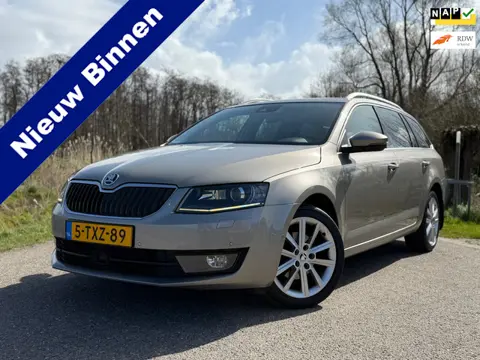 Skoda Octavia Combi 1.4 TSI Greentech Elegance Businessline / NL Auto / Automaat / Airco / Navi / El