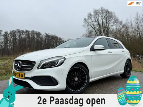 Mercedes-Benz A-klasse 180 AMG-Line / Panoramadak / H-Leder / Stoelverwarming / 18" Velgen / Clima /