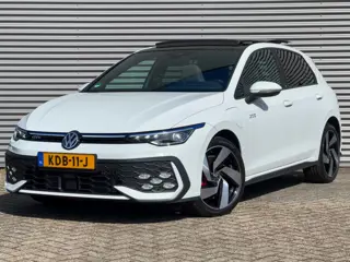 Volkswagen GOLF 1.5 eHybrid GTE 272 PK | IQ-Light | Panorama | Trekhaak | 360 Camera | Head-Up | DCC
