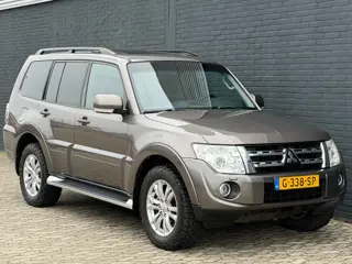 Mitsubishi Pajero 3.2 DI-D Instyle NAVI LEER PANO TREKHAAK TOPSTAAT 7 PERSOONS