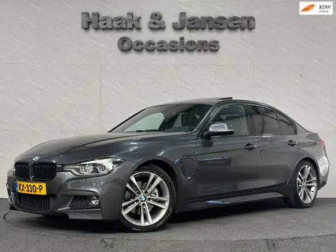 BMW 3-serie 330e High Executive M-Sport Panoramdak Pdc