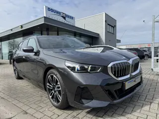 BMW 5 Serie Touring 530e xDrive M Sport Trekhaak | Stuurverw. | Harman Kardon | Adapt. Cruise