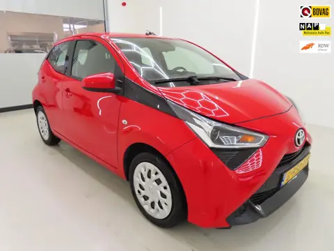 Toyota Aygo 1.0 VVT-i x-play+apple-carplay-navigatie+airco = 30-DECEMBER 2019