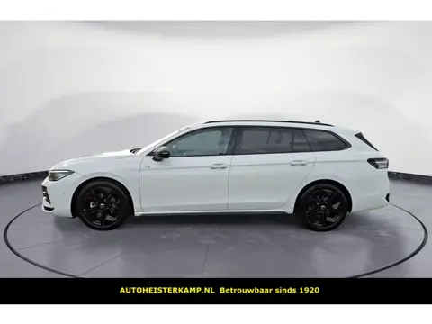 Volkswagen Passat Variant 2.0 TDI R-Line 150 PK Automaat ACC Trekhaak LED Massage 360 Camera Stuurve