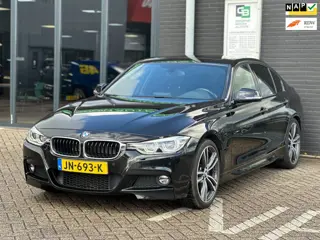 BMW 3-serie 330e/M-PAKKET/PANO-DAK/XENON/DERLONDERHOUDEN/NL-AUTO NAP!!