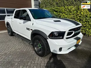 Dodge Ram 1500 5.7 V8 4x4 Quad Cab 6'4 trekhaak achteruitrijcamera panoramadak