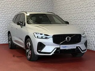 Volvo XC60 2.0 T6 350 PK PHEV AWD PLUS DARK + LONG RANGE PANO HARMAN-KARDON 360CAM ELEK.KLEP STUUR/S