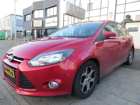 Ford Focus 1.6 EcoBoost First Edition hb motor loopt onregelmatig handel meeneemprijs !