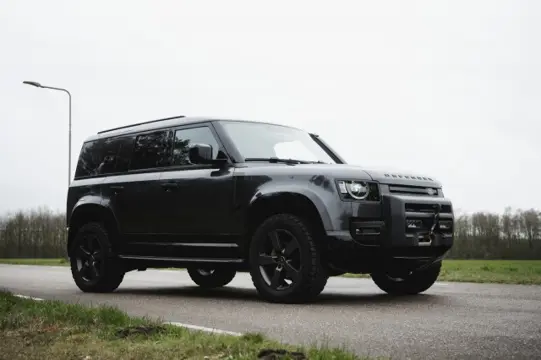 LAND ROVER DEFENDER D300 HSE X-Dynamic BTW. Offroad klaar lier , rocksliders