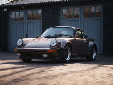 PORSCHE 930 930 3.0 Turbo - Kupferbraun Metallic 