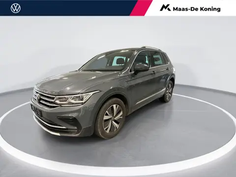Volkswagen Tiguan 1.4 TSI eHybrid 245pk DSG Life Business · Camera · Matrix LED · Inklap. Trekhaak ·