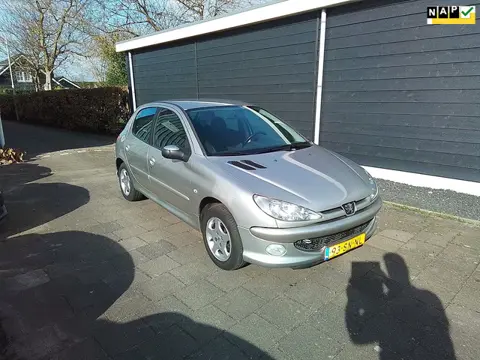 Peugeot 206 1.4 Air-line 3 AIRCO 5 drs Zeer lux,s NL auto 120 000 km nap
