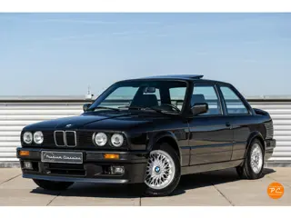 BMW 3-serie 325i M-Technic II E30 | 33.000KM | Swiss delivered | 1st Owner | Full documentation