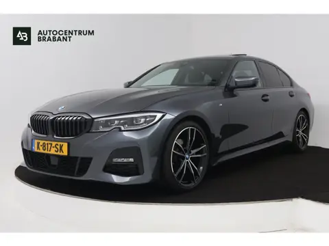 BMW 3-serie 320i High Executive (PANORAMADAK, CAMERA, STOELVERWARMING, CRUISE ADAPTIEF, SFEERVERLICH