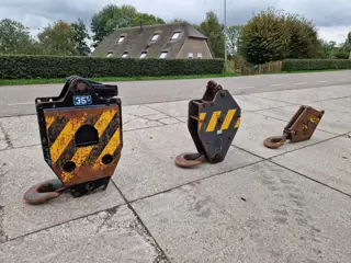 Onbekend 3X Hijsblok cap. 35t, 20t, 15t.