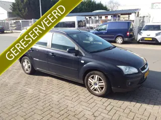 Ford FOCUS Wagon 1.6-16V Ghia (bj 2006, automaat)