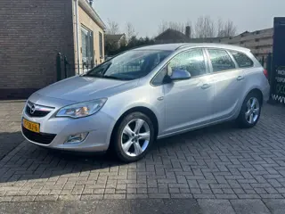 Opel Astra Sports Tourer 1.4 Edition keurige auto met onderhoudboekjes aanwezig oa airco, clima, cru