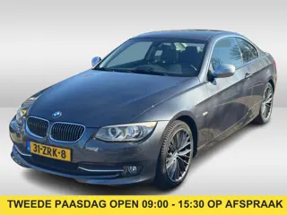 BMW 3 Serie Coupe 320i Corporate Lease Mineralgrey Ed. / Leder / Navigatie / 18'' / Parkeerhulp acht