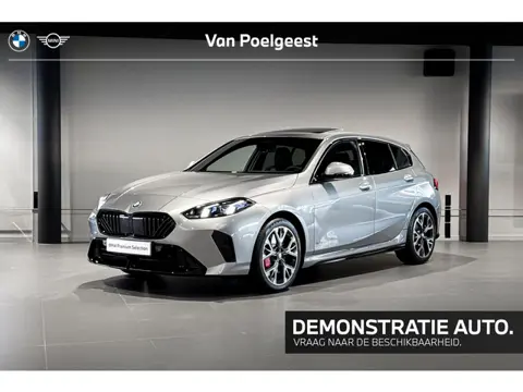 BMW 1 Serie 120 M Sport Design Edition | Glazen Panoramadak | Stoelverwarming | Achteruitrijcamera |