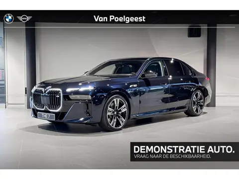 BMW 7 Serie M760e xDrive | Sky Lounge | Iconic Glow | Stoelventilatie | Connoisseur Pack |