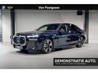 BMW 7 Serie M760e xDrive | Sky Lounge | Iconic Glow | Stoelventilatie | Connoisseur Pack |