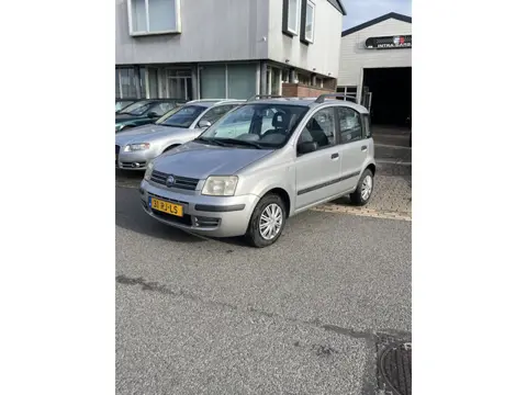 Fiat Panda 1.1 Active Plus Zuinige en goed rijdende Panda. Prijs is inclusief een nieuwe Apk keuring