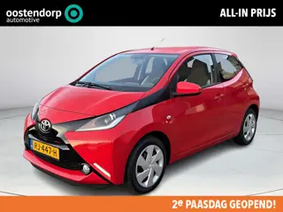 Toyota Aygo 1.0 VVT-i x-play **TREKHAAK/ PARKEERCAMERA/ ALL SEASON BANDEN**