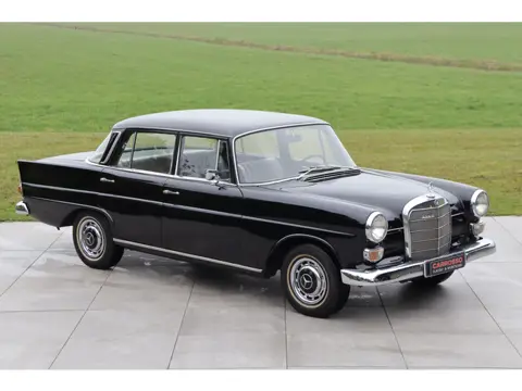 Mercedes-Benz 200-serie 230 S W110 "Heckflosse" - Original Dutch Delivered