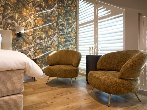 Riante superior kamer met ligbad