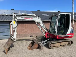 Takeuchi TB 235 Graafmachine (bj 2008)
