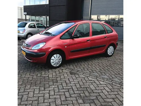 Citroen Xsara Picasso 1.8i-16V Différence