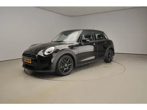 Mini 5-deurs Cooper PDC / LED / Cruise / ISOFIX / Navigatie / Alu wielen 16 inch black