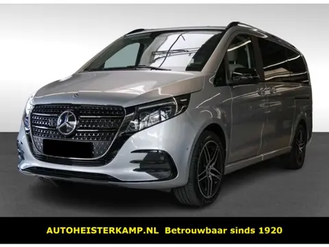 Mercedes-Benz V-Klasse 300 Benzine L2 AMG 6 stoelen Leder Distronic Burmester LED 360 Camera Night E