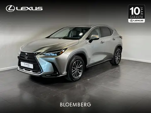 Lexus NX 450h+ AWD Luxury Line | Trekhaak | Stuur -en stoelverwarming | Dodehoekdetectie | Apple Car
